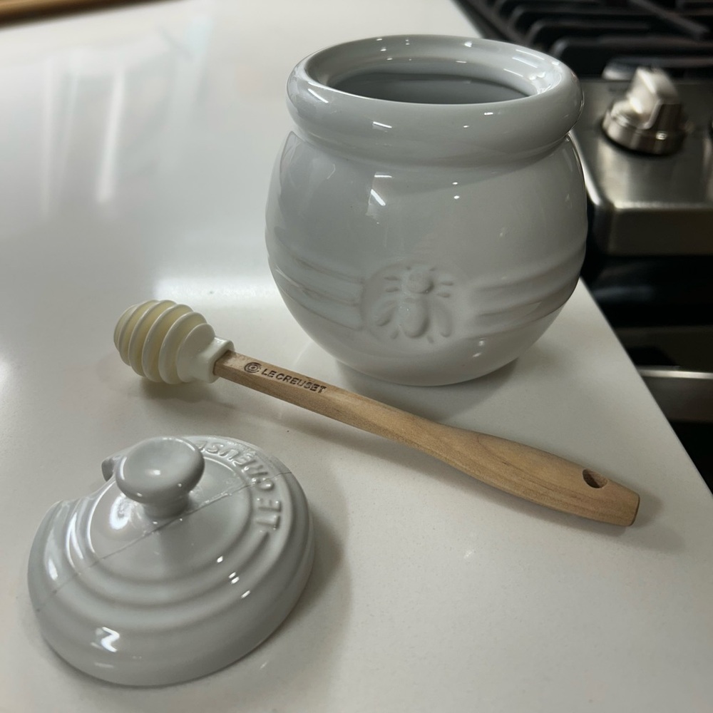 Le Creuset Honey Pot (cracked lid)